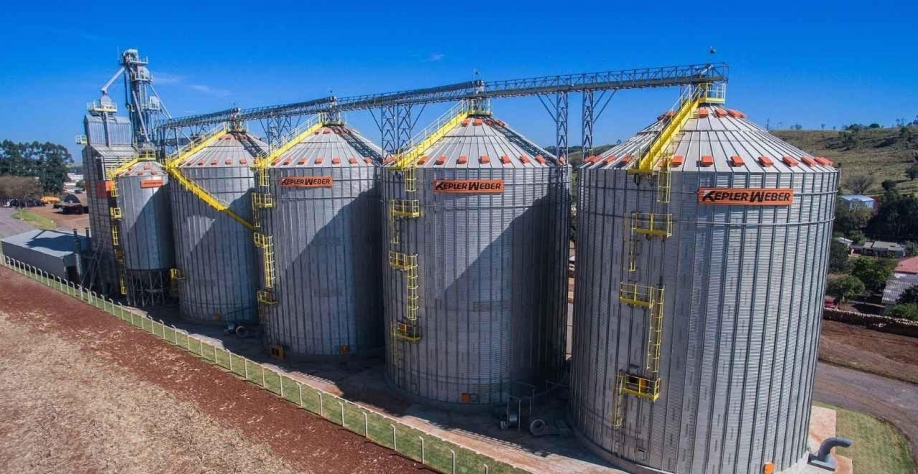 Imagem do serviço de montagem de silos da Ouro Branco